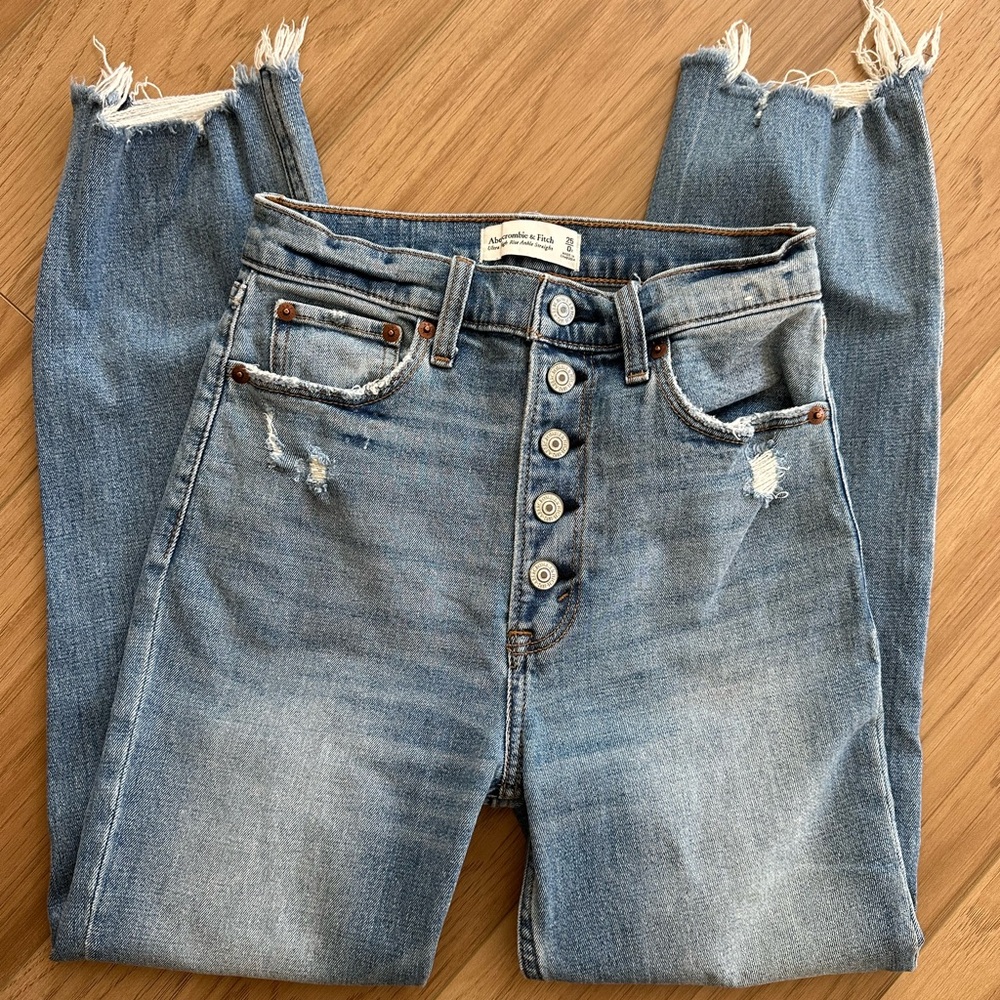 Abercrombie & Fitch Ultra High Rise Ankle Straight size 25 / 0